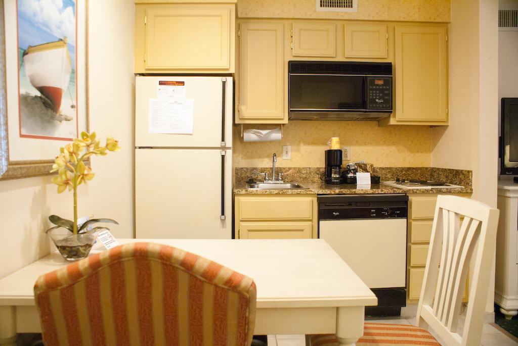 Hawthorn Suites By Wyndham Jacksonville Room photo