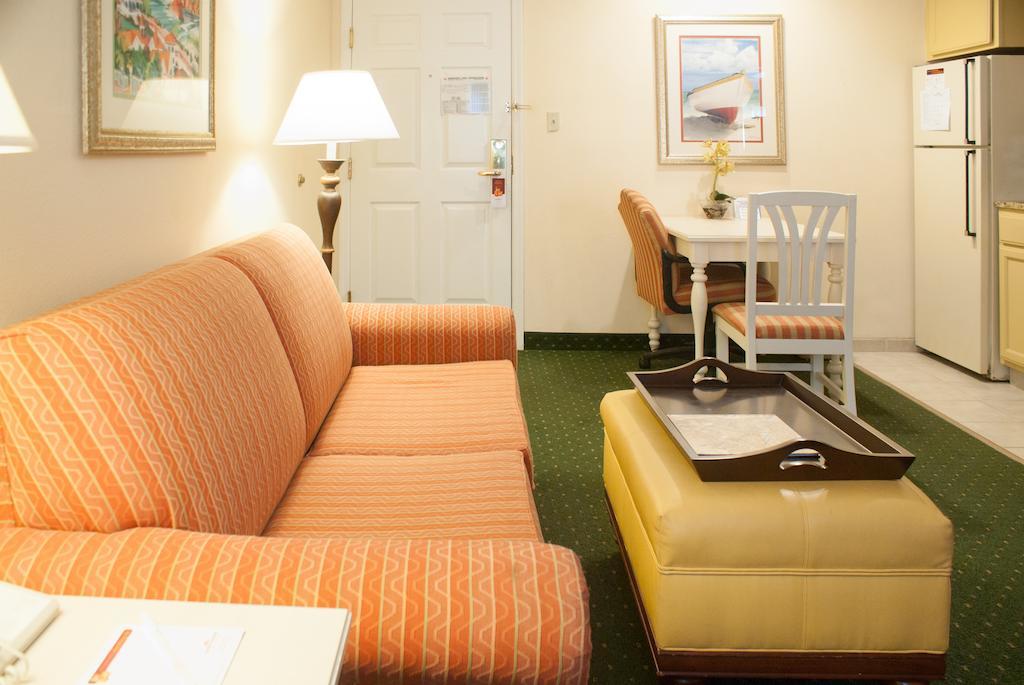 Hawthorn Suites By Wyndham Jacksonville Room photo