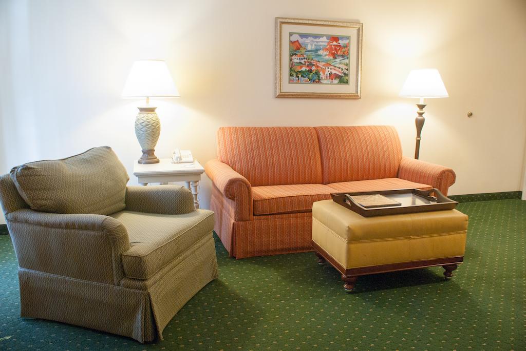 Hawthorn Suites By Wyndham Jacksonville Room photo